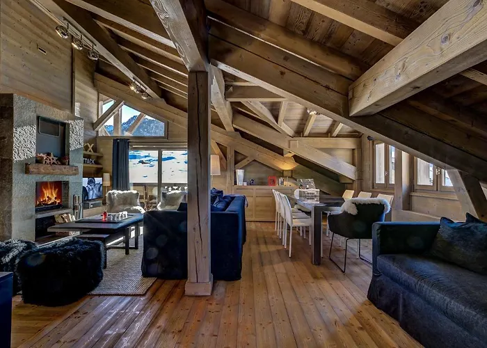 Апартаменты Luxurious Ski-in Ski-out Duplex On Slope Куршевель