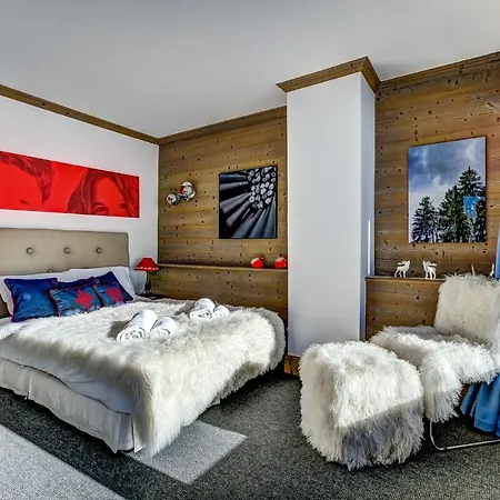 Luxurious Ski-in Ski-out Duplex On Slope *